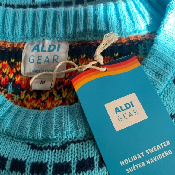 NWT Men’s Festive Blue Snowflake Crewneck Holiday Sweater - Picture 4 of 6